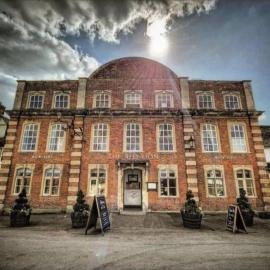 The Red Lion, hotel in Lacock