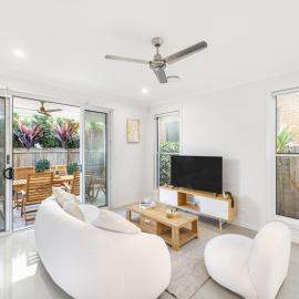 4BR Cozy house 5mins to beach, hotel in Gold Coast