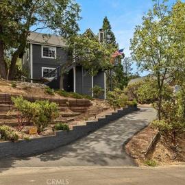 Charming Getaway Cabin, hotell sihtkohas Lake Arrowhead
