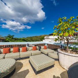 Casa Cazenovia - 3BR home, astonishing rooftop terrace in Las Catalinas, hotel din Playa Danta