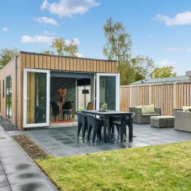 2 Bedroom Awesome Home In Heinkenszand, hotel in heinkenszand