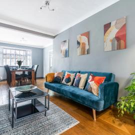 Stunning 3BR House w Garden & Parking in Richmond