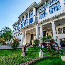G.M.T.SORABORA VILLAGE HOTEL, מלון במאייאנגאנאיה