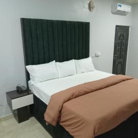 OD-V!CK'S CLASSIC, Wuse 2 extension, upscale Jahi district WiFi,24hr power,security, dstv, hotel en Abuja