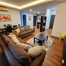 Spacious Family Suite & Business Smart Stay at Vivacity 11B, hotel a Kuching