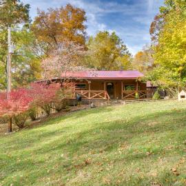 French Lick Getaway w/ Deck, Grill & Fire Pit!, hotel a French Lick