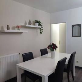 Grand T2 avec jardin et parking proche Paris et Orly, hotel a Orly