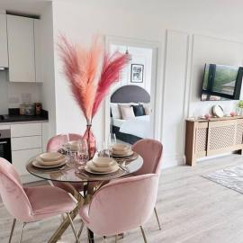 Executive 2-Bed Apartment Near City Centre & Hospital - Free Parking!, hotel v destinácii Derby