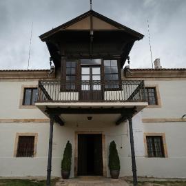 CASA RURAL PALACIO CONDE DE ALDANA con piscina entre encinares y dehesas