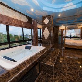 Thongtara House Boutique Srinakarin, hotel en Bangkok