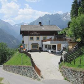 Ferienhaus Fichtenheim, hotel in Prägraten