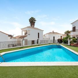 Casa Sarita - farbenfrohes Ferienhaus, hotel u gradu Chayofa
