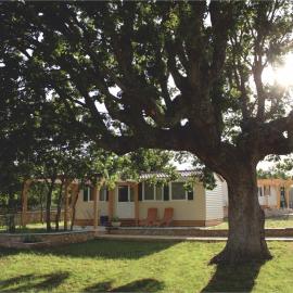 Micanovi Dvori Mobile Home Village Zrmanja، فندق في أوبروفاتش