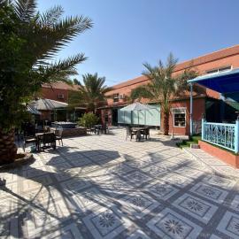 فندق ادوماتو ADOMATo HOTEl, khách sạn ở Dawmat al Jandal