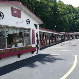 A Holiday Motel - Maggie Valley, hotel in Maggie Valley