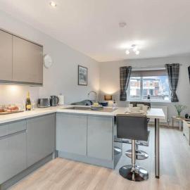 Madeline's View -a smart and modern 1 bed property with the bonus of a parking space on large private driveway area, hotel in Whitby