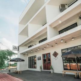 Labkoff cafe and Hostel, Hotel in Kanchanaburi