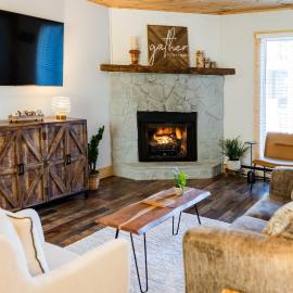 Oak Haven Condo - Downtown Blowing Rock Fully Stocked with 2 King Beds