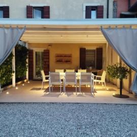 Appartamento RESIDENZA LA CORTE Verona a 10 minuti di auto dall'Arena- piano terra con terrazza esclusiva, giardino, piscina e comodo posto auto