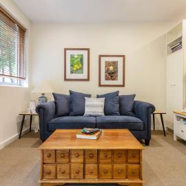Experience the St Kilda Vibe from a Cosy Retreat