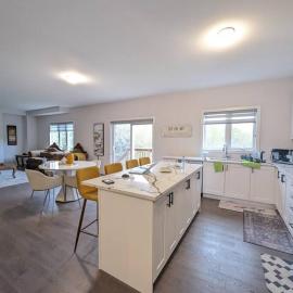 Simcoe में, होटल Stylish 5-Bedroom Retreat Near Port Dover and Turkey Point Beach
