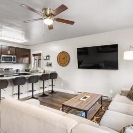 The Yellowstone Hideaway Unit B
