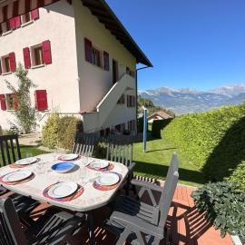 Perfect Mountain Condo - 4 Valleys - Swiss Alps โรงแรมในBeuson
