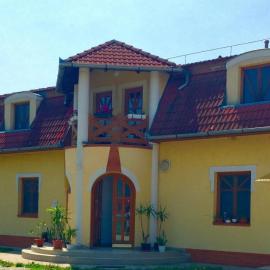 Akácliget Gyógy-és Strandfürdő, hotel a Karcag