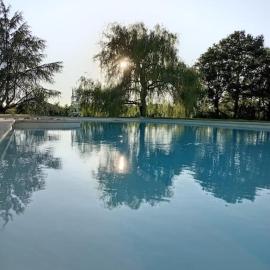 Le Relais des Cigognes, מלון בMarlieux