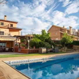 Casa espaciosa cerca de Monachil, hotel u gradu 'La Zubia'
