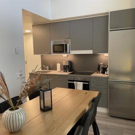 Spacious loft apartment with Lake Näsijärvi views, hotel i Tampere