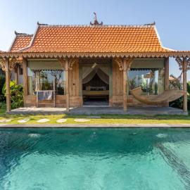 Charming 3BR Villa w/pool & view, hotel u gradu Munggu