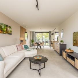NIEUW - De Grenspaal WEST 6P 5 min Maastricht - Sauna - Laadpaal, hotel in Riemst