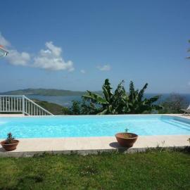Petite maison meublée piscine Robert Martinique