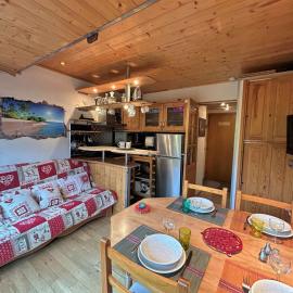 Studio 4 pers, proximité commerces et pistes, parking, terrasse Ouest, piscine l'été - Méribel - FR-1-180-608, hotel in Les Allues