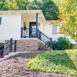 Luxurious Morgantown Retreat w/ Stunning Views!, hotel en Morgantown