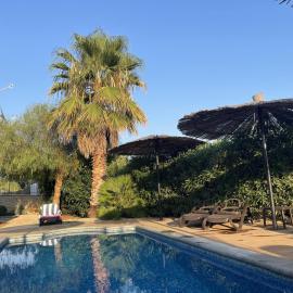2 Bed Flat - Sleeps 6 - Pool - Garden - Parking