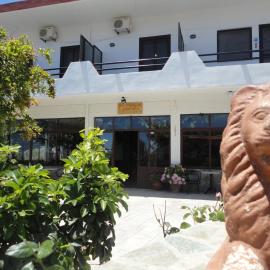 Archontika Apartments, hotel di Kerames