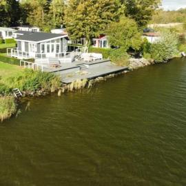 Chalet "Aan ut water" Elburg – hotel w mieście Biddinghuizen