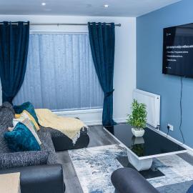 Lush Lodge -Home away in Telford, For Contractors, families, group of friends, Long Term Stays, hotel in Telford