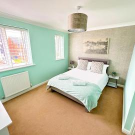 Modern 4 Beds House With FREE Parking, hotel in Kenton