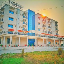 Sambhabana Hotel & Suites, khách sạn ở Tarapith