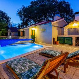 Villa MARTA, khách sạn ở Unešić