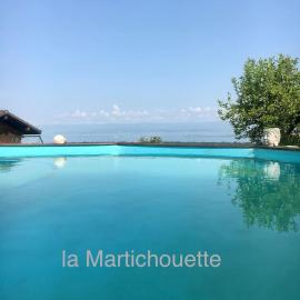 La Martichouette Chambres dans Maison vue sur Lac, hotel em Marin