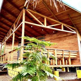Hoja Azul - Sustainable teak modern cabin in Hojancha, Hotel in Hojancha