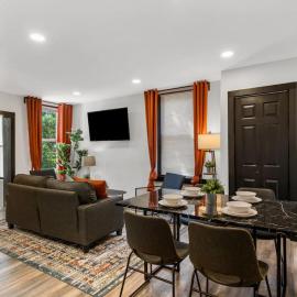 Cozy 2BR,1BA Retreat for 6 with Free Parking in Philly, hotel a Philadelphia