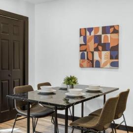 Cozy 2BR,1BA Retreat for 6 with Free Parking in Philly