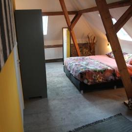 Karin's kruidenhoeve B&B kamer Kamille met Finse sauna, hotel in Lutten