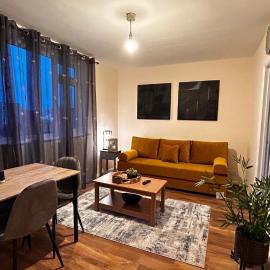 Cozy 2 Bedroom Apartment close to Town Centre, hotel in Woking