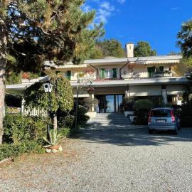 De Santi – hotel w mieście Candia Canavese